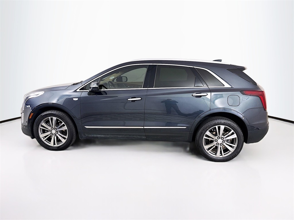 2021 Cadillac XT5 Platinum Premium Luxury photo 3