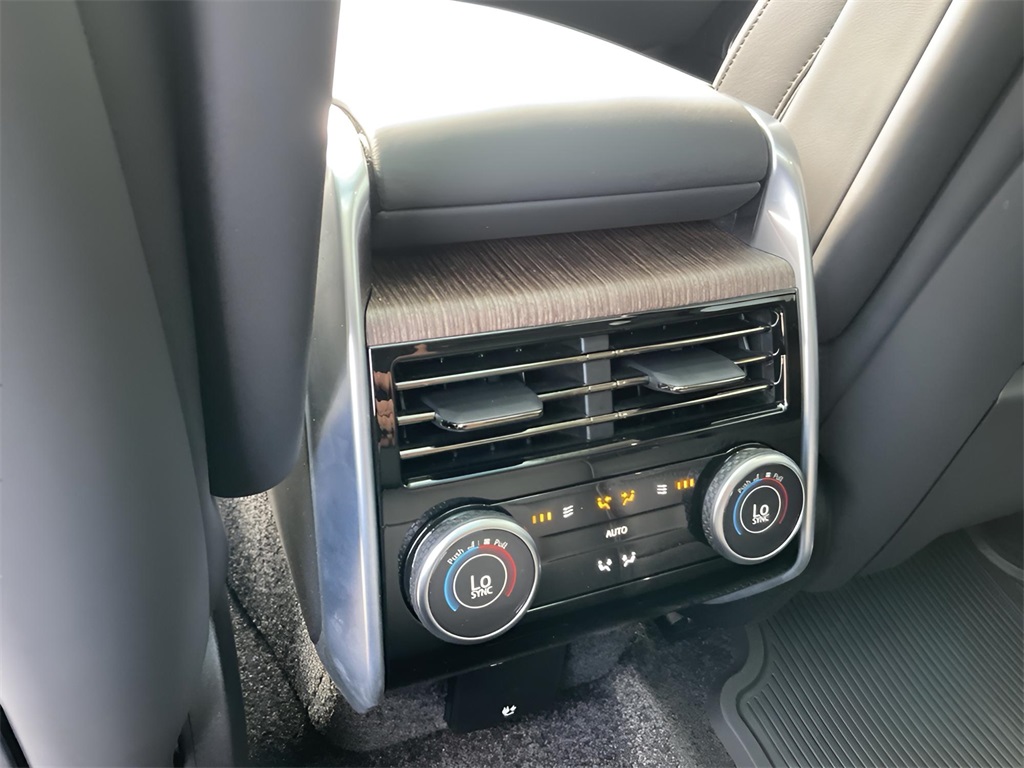 2025 Land Rover Range Rover SE photo 19