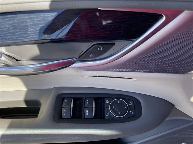 2024 Cadillac XT6 Premium Luxury photo 3