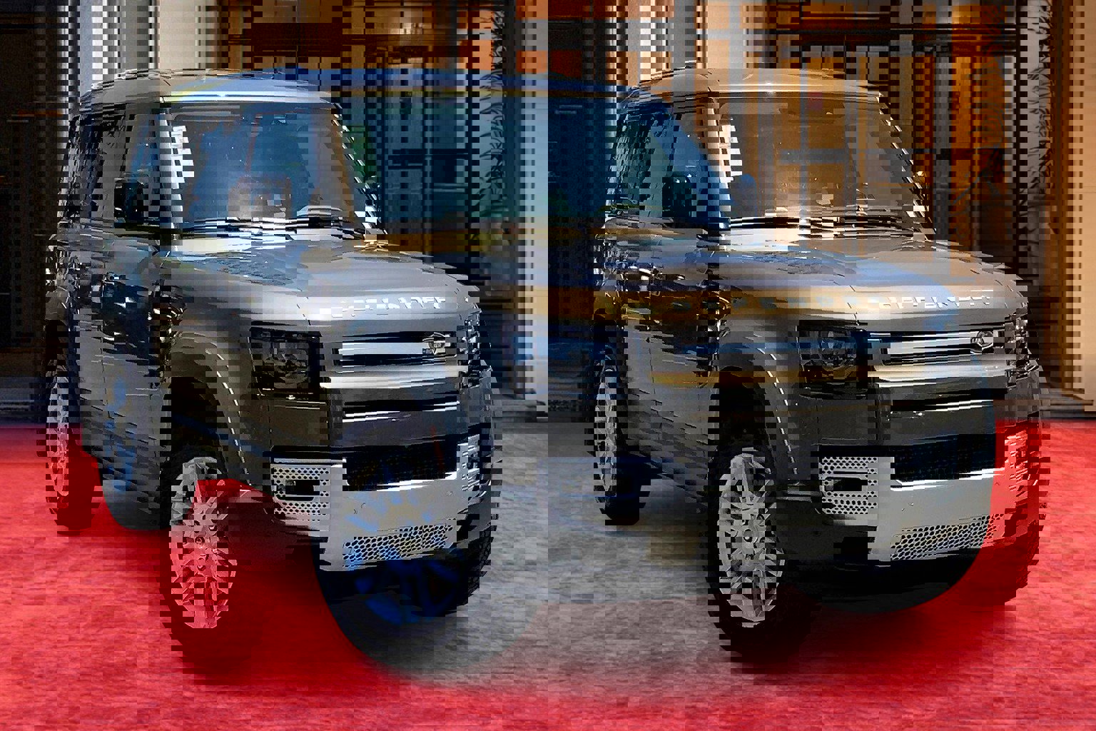 2025 Land Rover Defender 110 S photo 2
