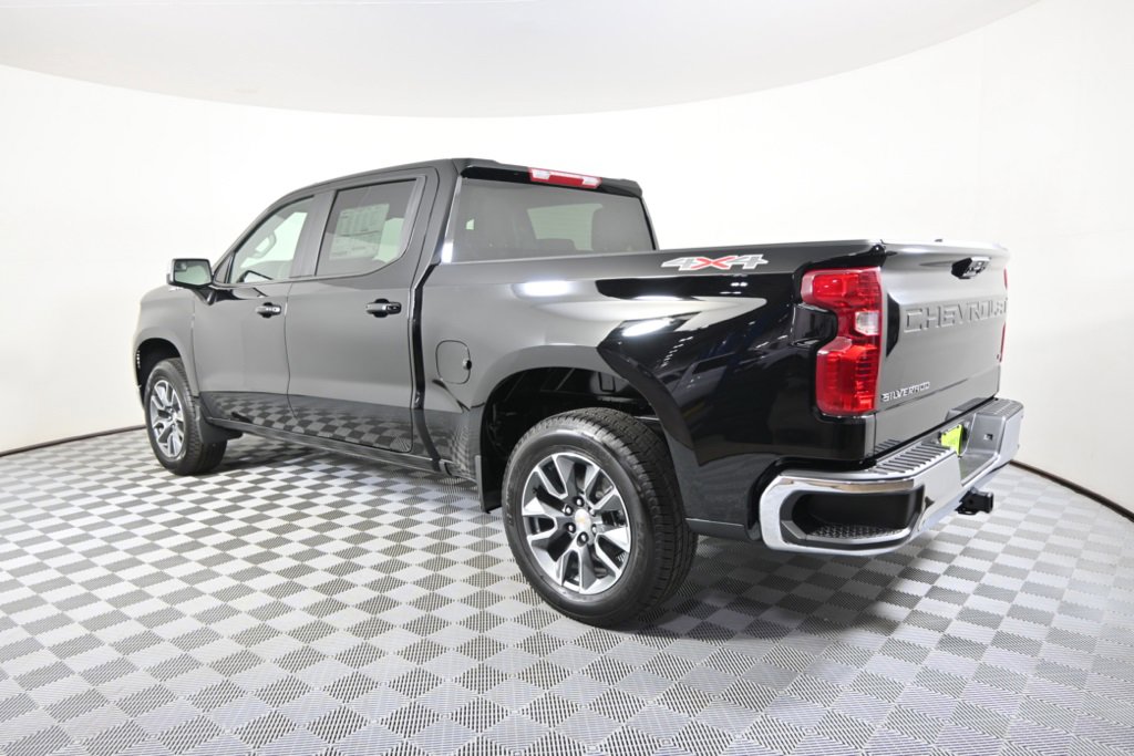 2025 Chevrolet Silverado 1500 LT photo 4