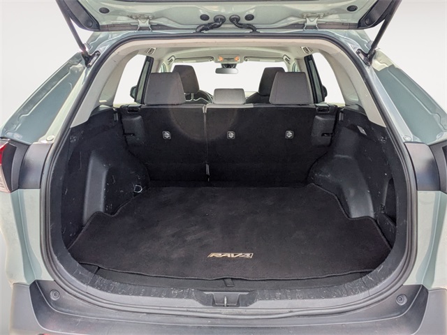 2021 Toyota RAV4 XLE photo 23