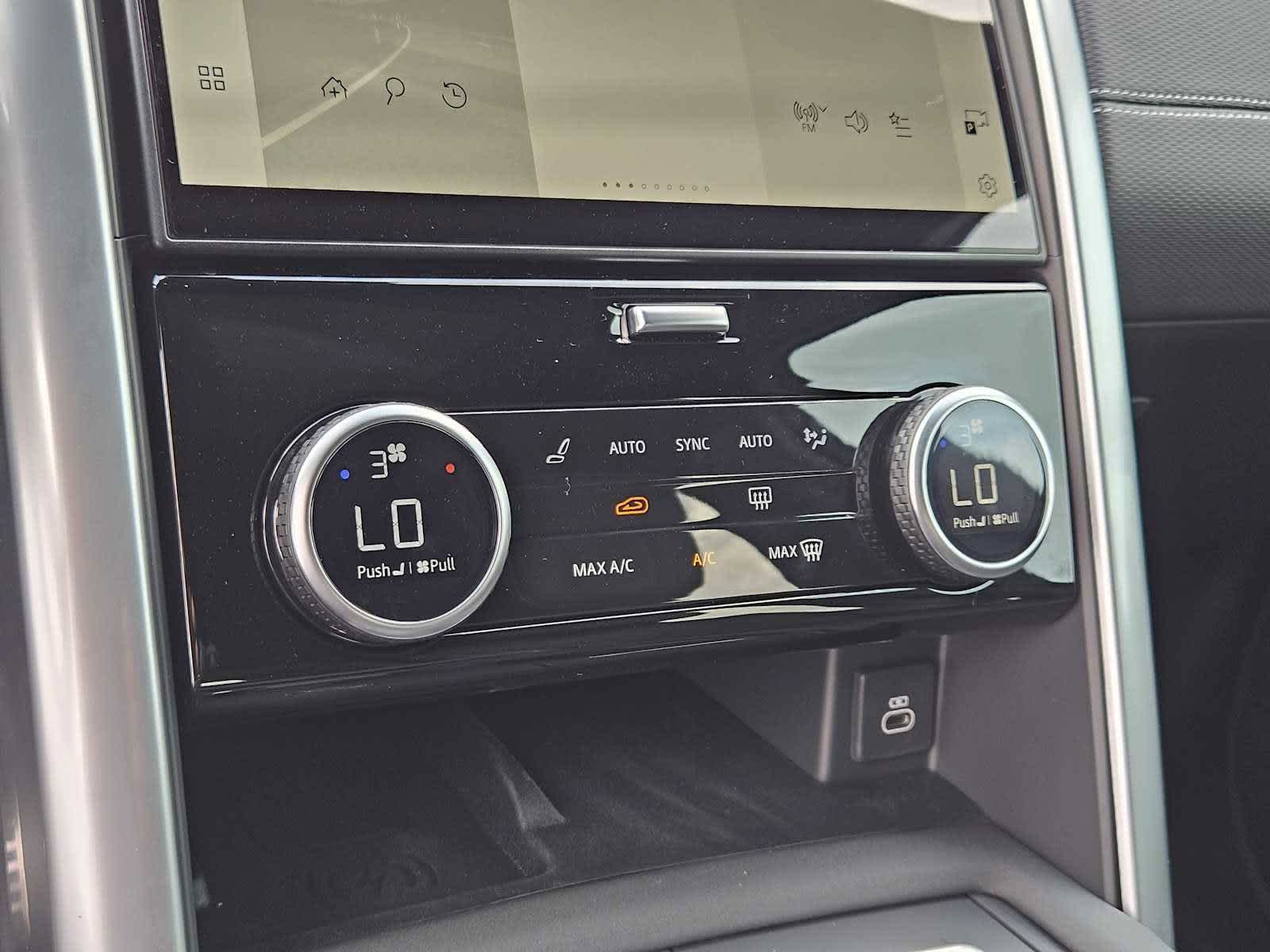 2025 Land Rover Discovery SE photo 16