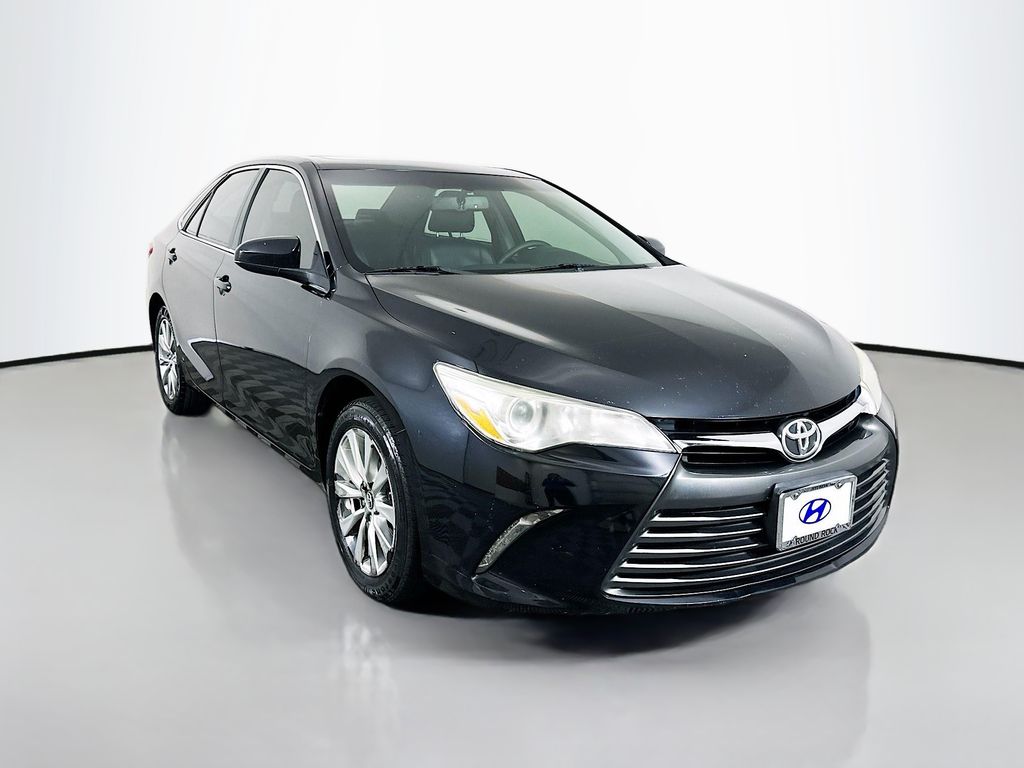 2017 Toyota Camry XLE photo 3
