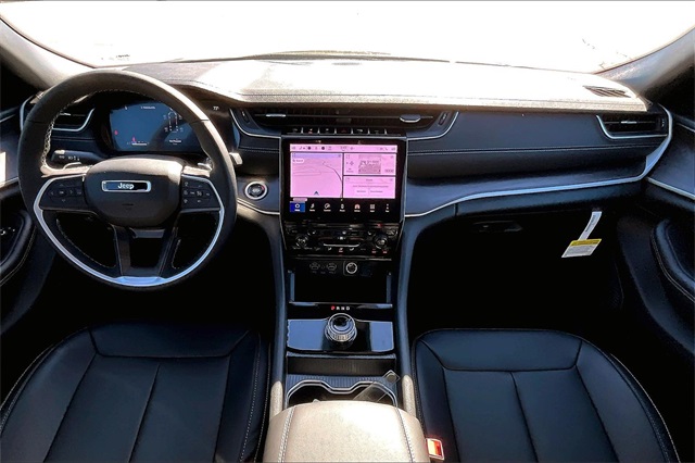 2025 Jeep Grand Cherokee Limited photo 3