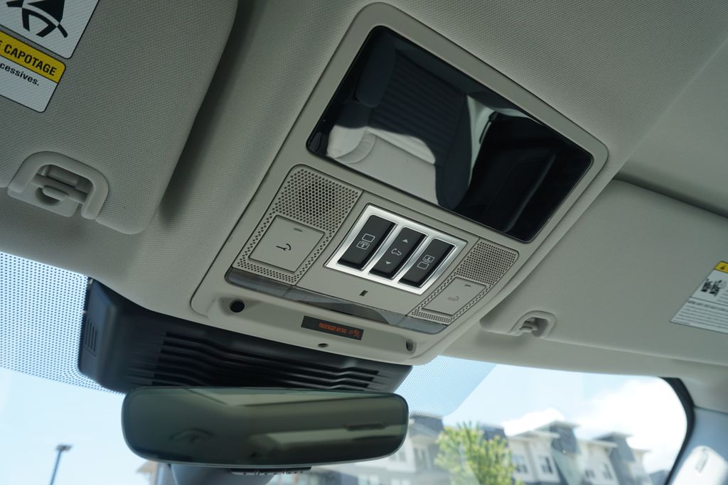 2025 Land Rover Discovery SE photo 16