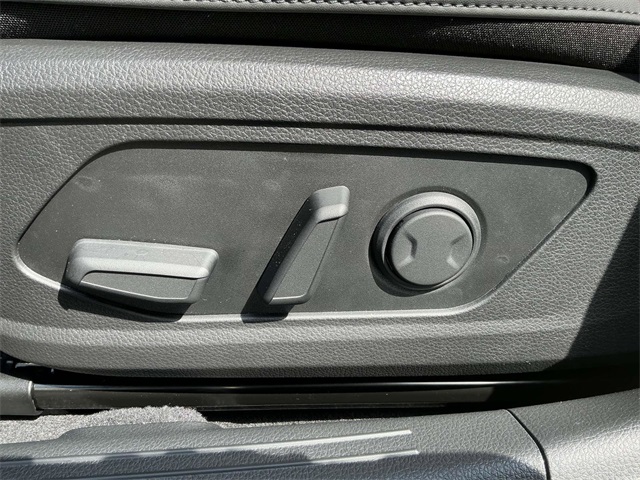 2025 Kia K5 GT-Line photo 12