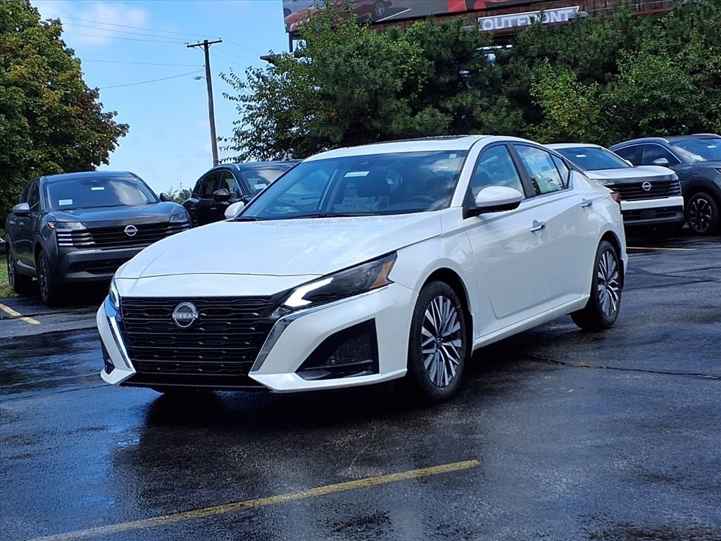 2025 Nissan Altima SV photo 2