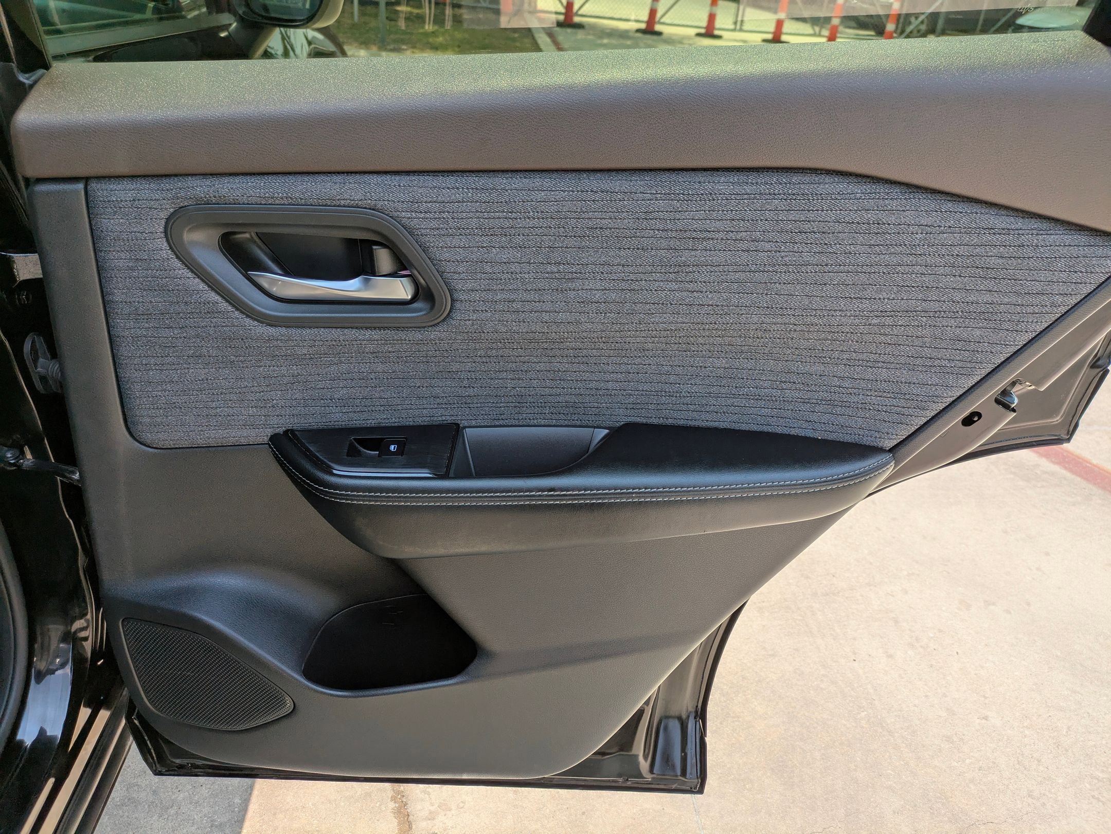 2023 Nissan Rogue SV photo 24