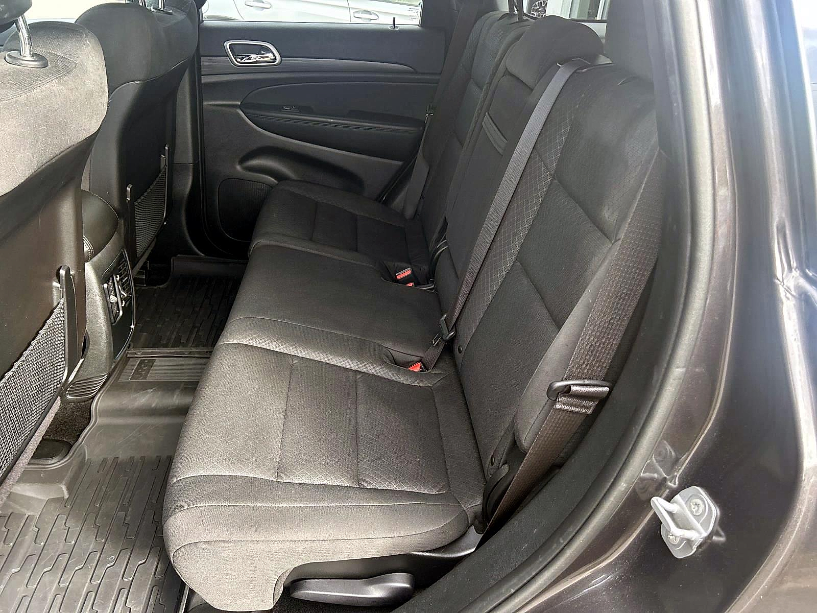 2021 Jeep Grand Cherokee Laredo E photo 2