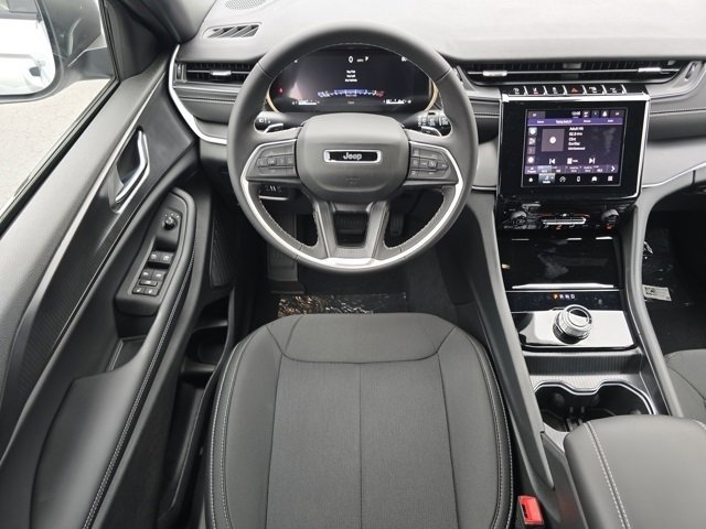 2025 Jeep Grand Cherokee Laredo X photo 3