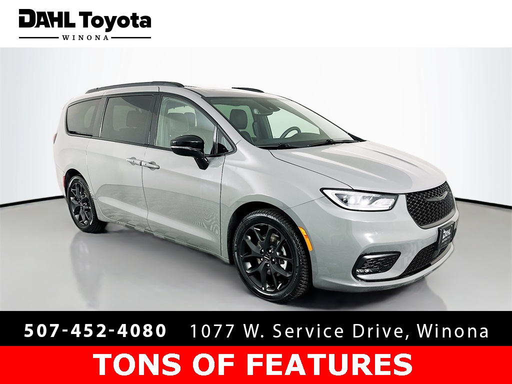 2025 Chrysler Pacifica Limited's photo