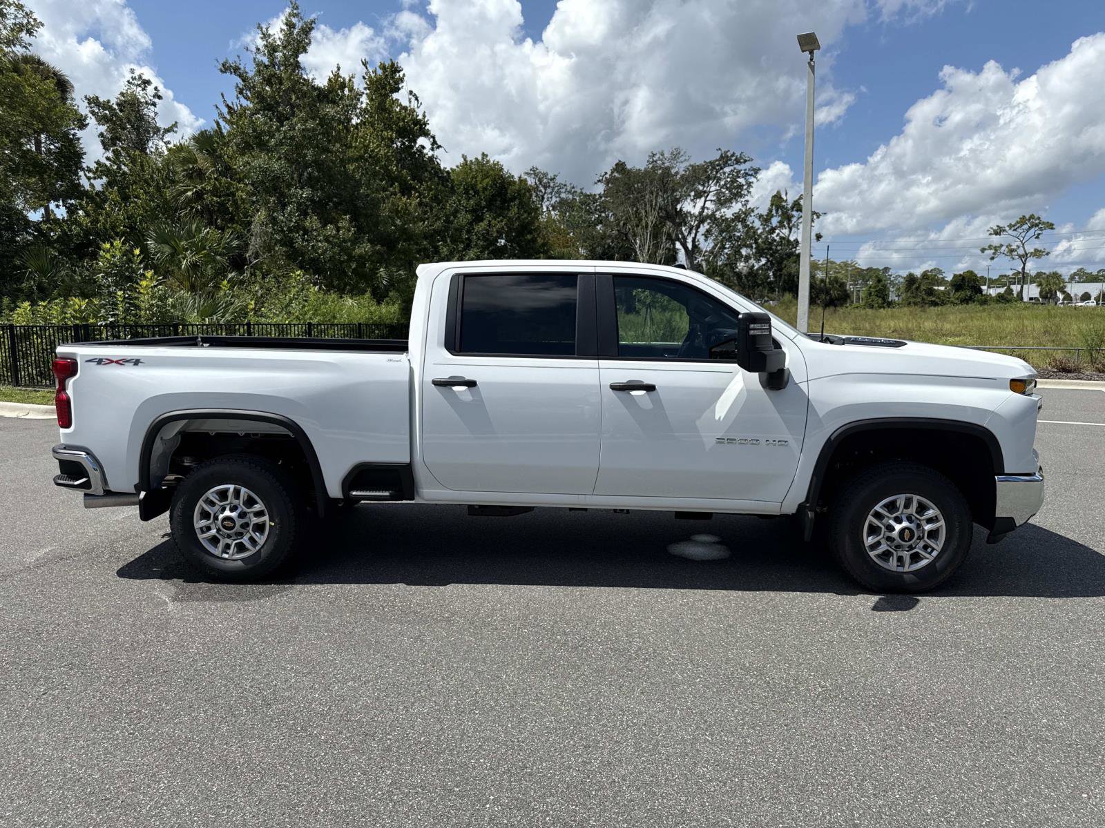2025 Chevrolet Silverado 2500HD photo 2