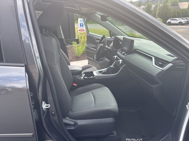 2020 Toyota RAV4 XLE photo 10