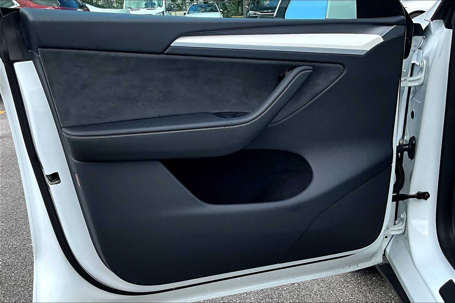 2024 Tesla Model Y Long Range photo 23