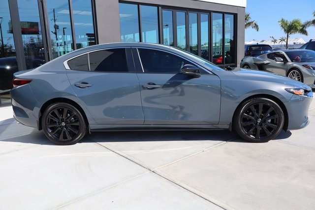 2024 Mazda Mazda3 2.5 s Carbon photo 2