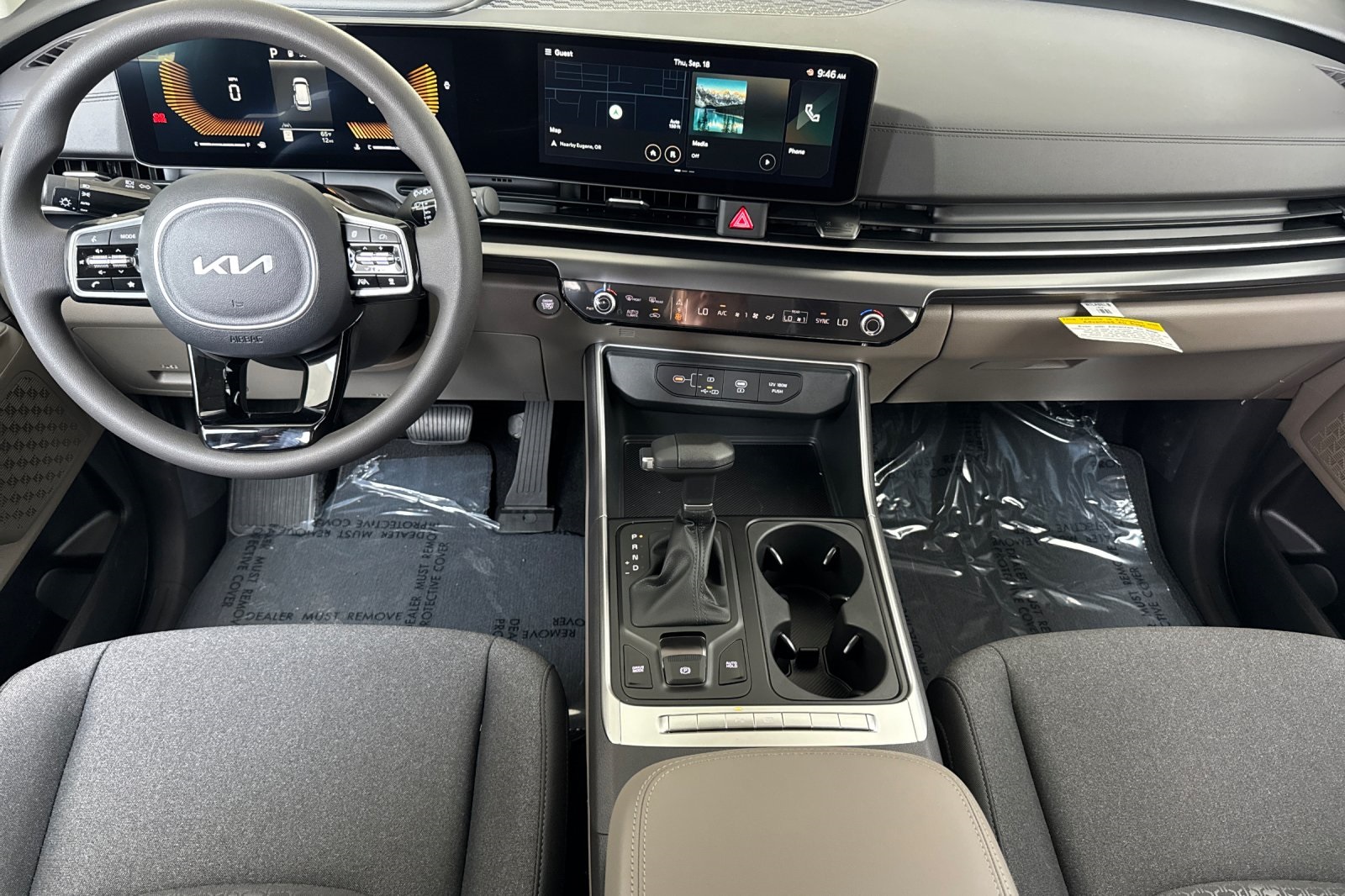 2026 Kia Carnival LX photo 8