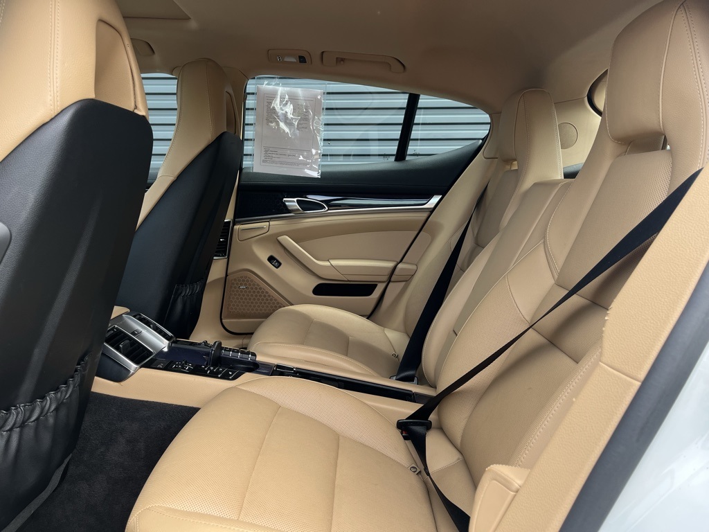2015 Porsche Panamera Base photo 22