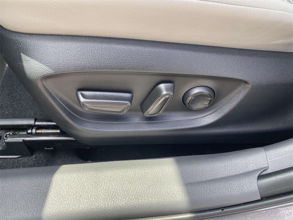 2024 Toyota Camry Hybrid SE photo 13