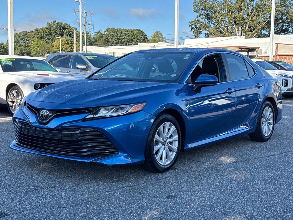 2019 Toyota Camry SE XLE photo 3