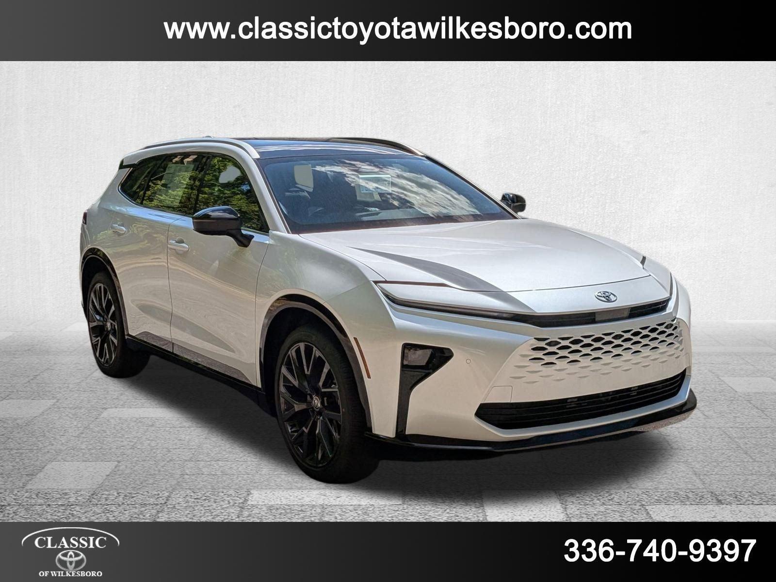 2025 Toyota Crown Signia Limited photo 3