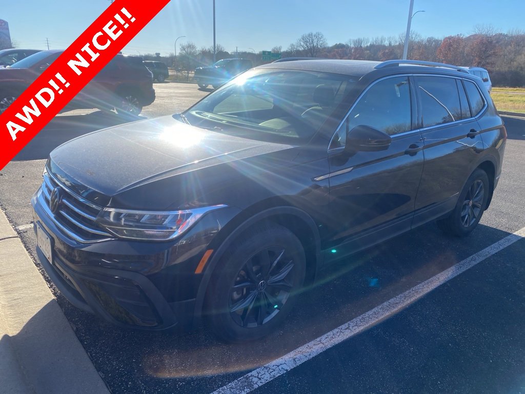 2023 Volkswagen Tiguan SE's photo