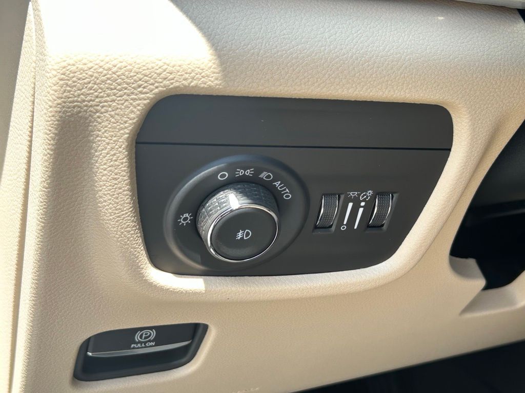 2025 Jeep Grand Cherokee Limited photo 31
