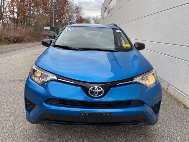 2016 Toyota RAV4 LE photo 2