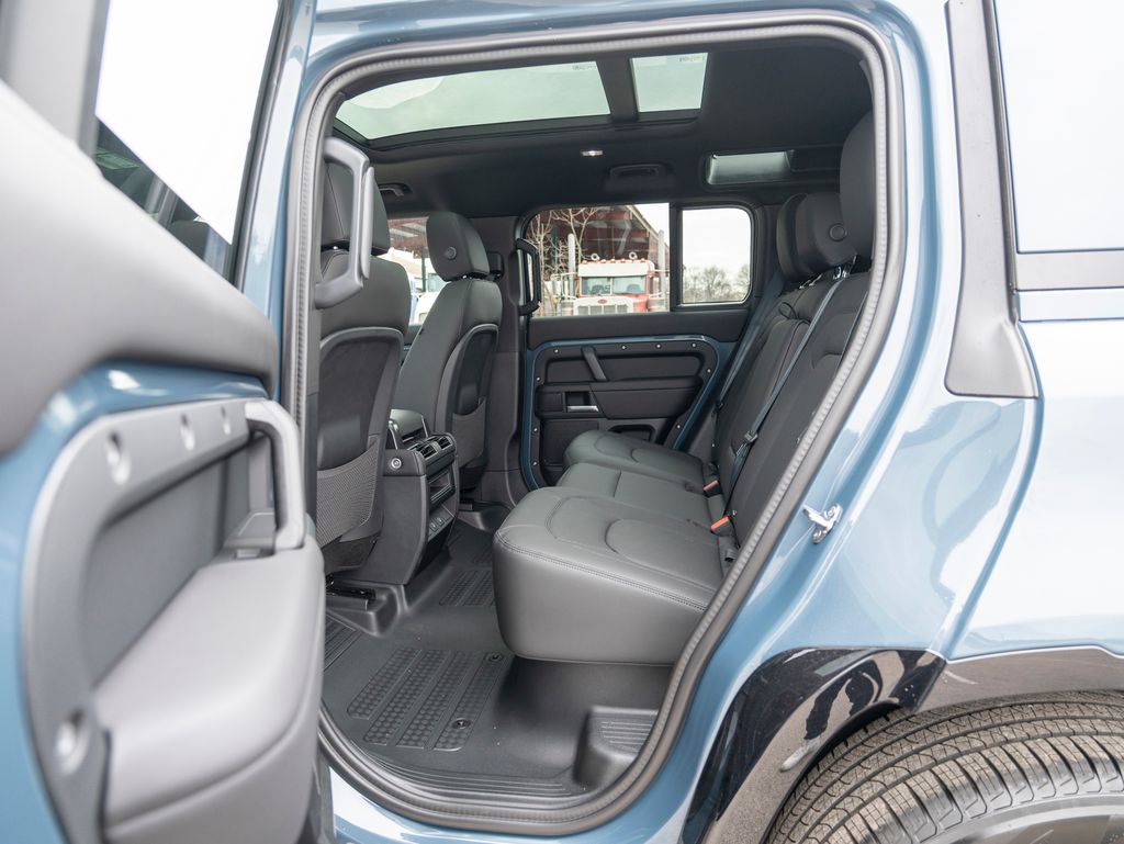 2025 Land Rover Defender 110 X-Dynamic SE photo 20