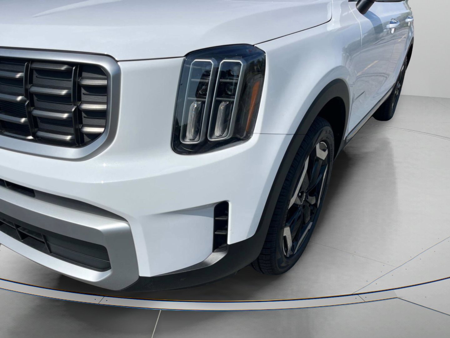2025 Kia Telluride S photo 3
