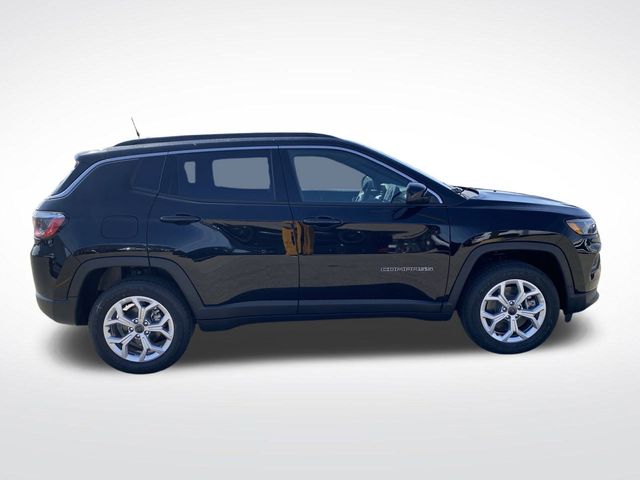 2025 Jeep Compass Latitude photo 2
