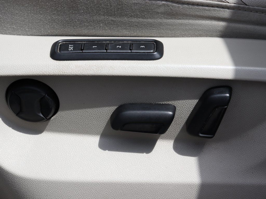 2019 Volkswagen Atlas SEL photo 16