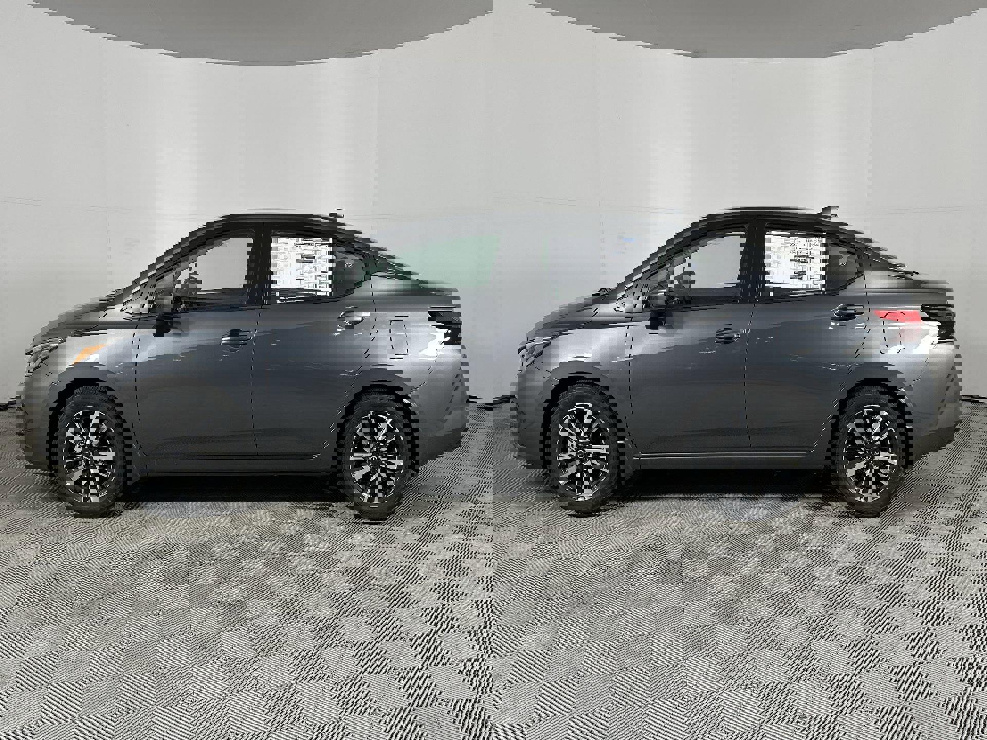 2025 Nissan Versa SV photo 4