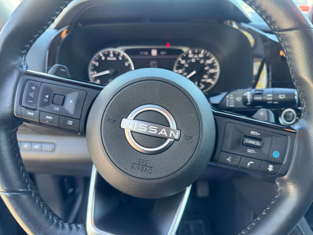 2024 Nissan Pathfinder SL photo 11