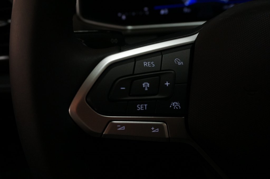 2025 Volkswagen Taos SE photo 18