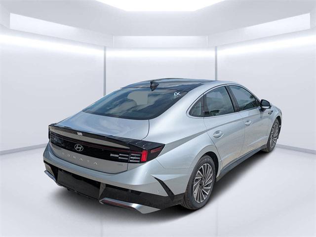 2025 Hyundai Sonata Hybrid Limited photo 3
