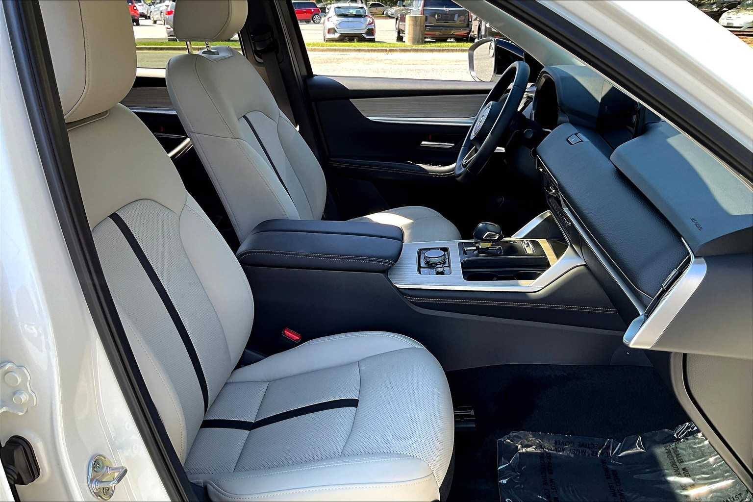 2025 Mazda CX-70 Premium photo 8