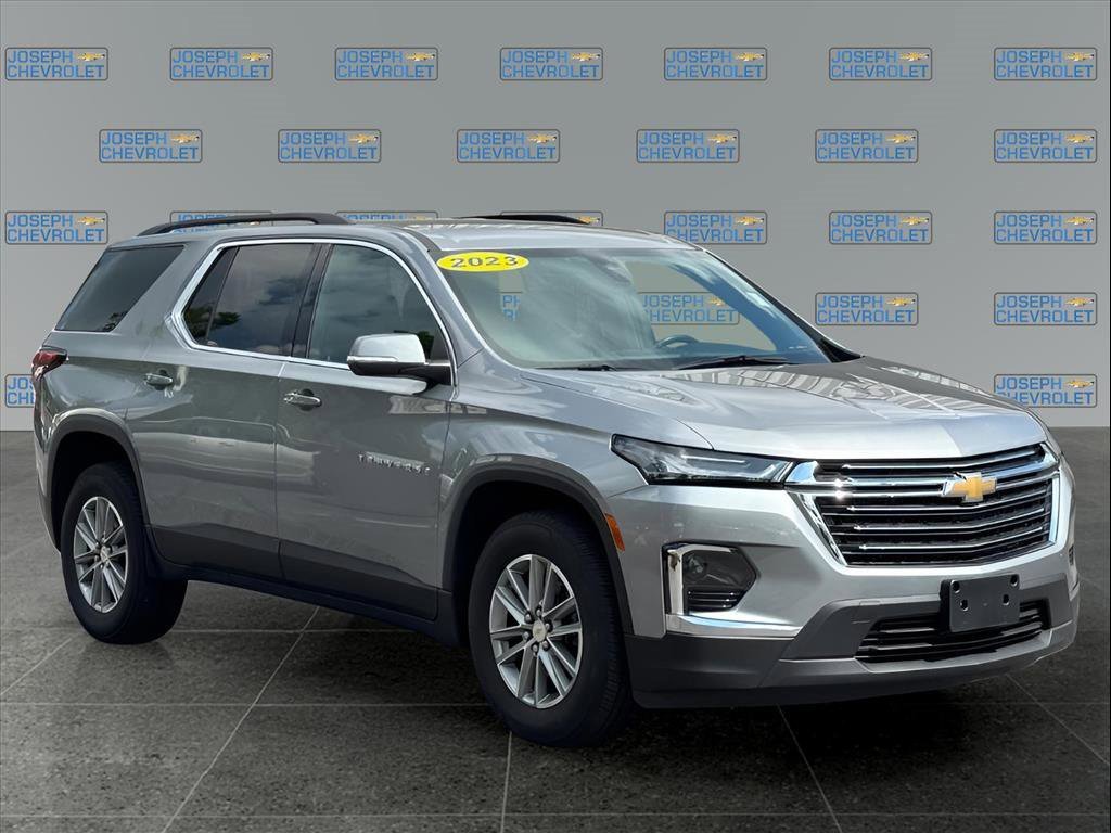 2023 Chevrolet Traverse Cloth photo 2