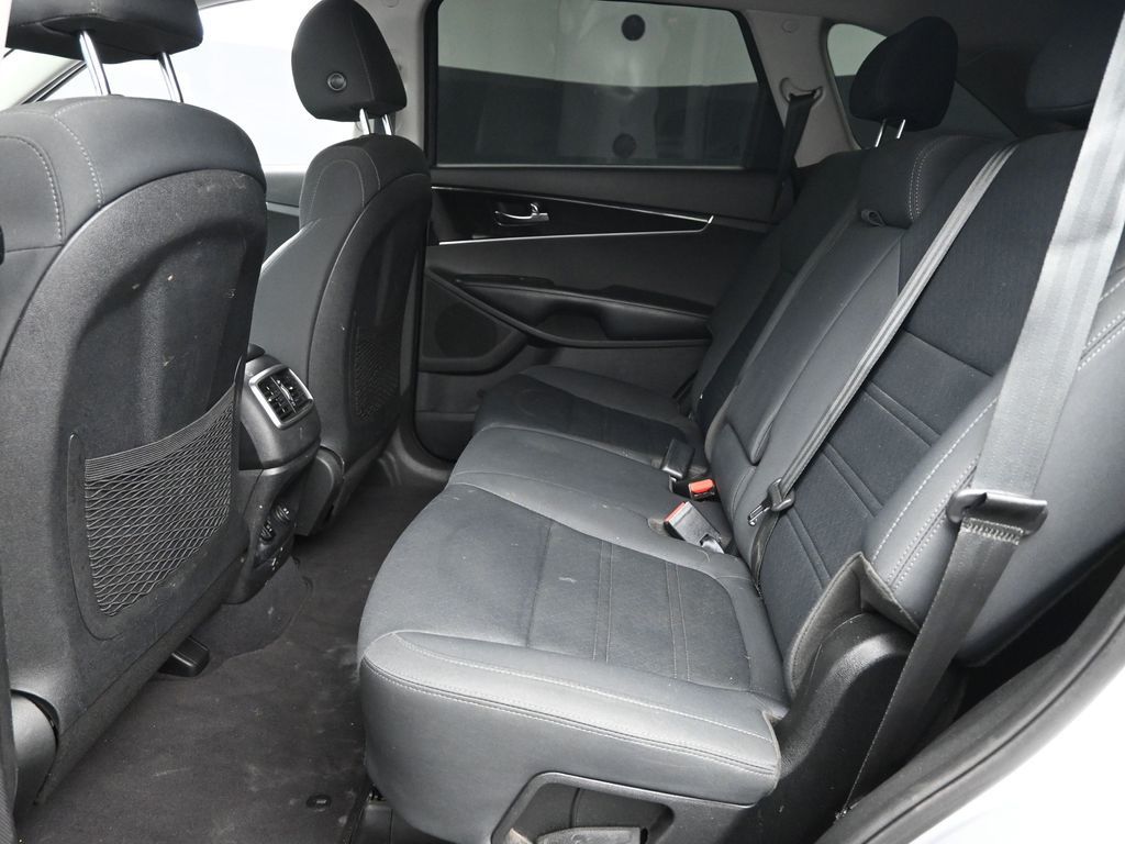2019 Kia Sorento LX photo 8