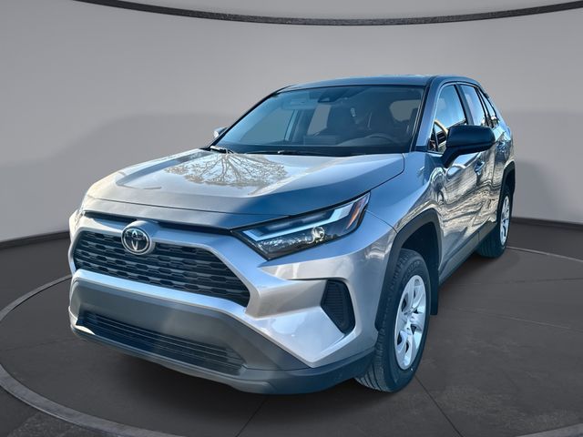 2025 Toyota RAV4 LE's photo