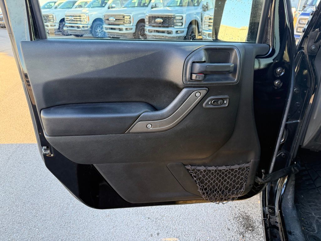 2017 Jeep Wrangler Unlimited Sport photo 4