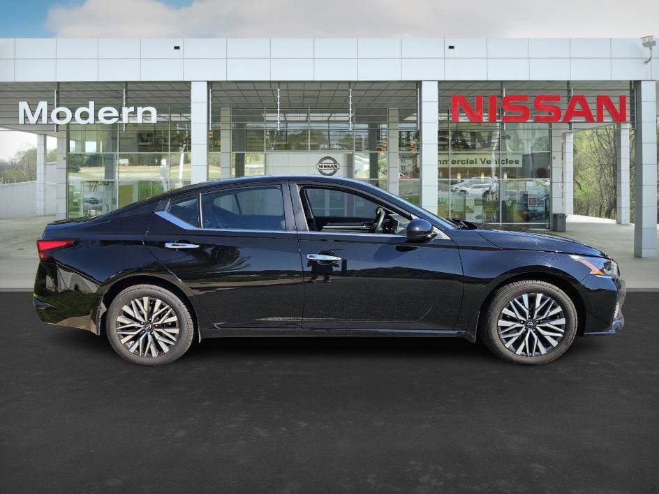 2023 Nissan Altima 2.5 SV photo 2