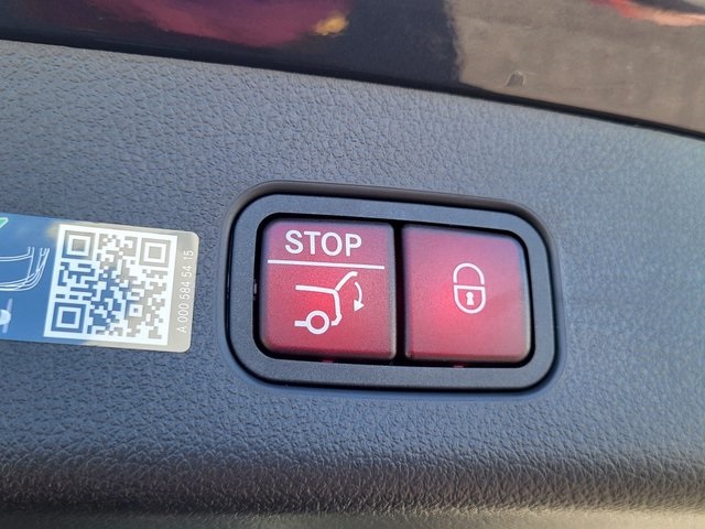 2026 Mercedes Benz GLC 300 4MATIC photo 4