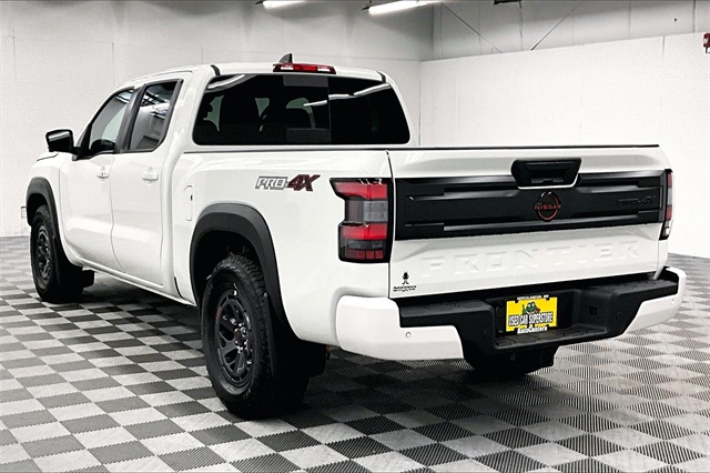 2025 Nissan Frontier PRO-4X photo 3