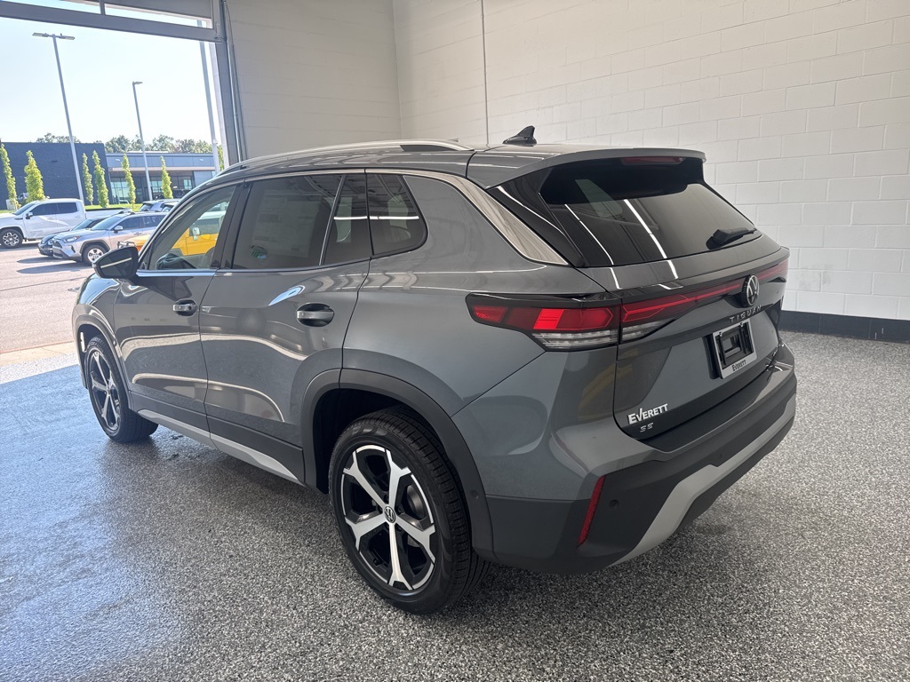 2025 Volkswagen Tiguan SE photo 2
