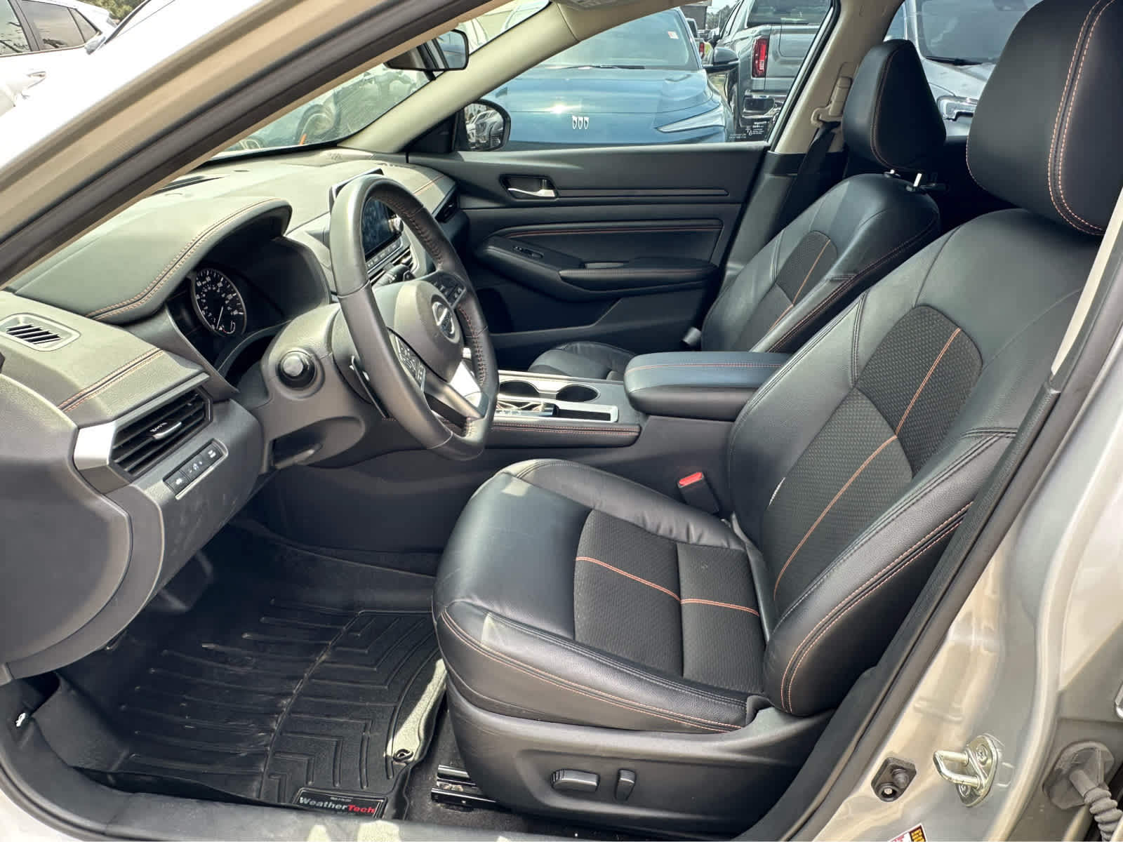 2022 Nissan Altima 2.5 SR photo 8
