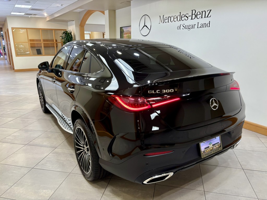 2026 Mercedes Benz GLC 300 4MATIC photo 3