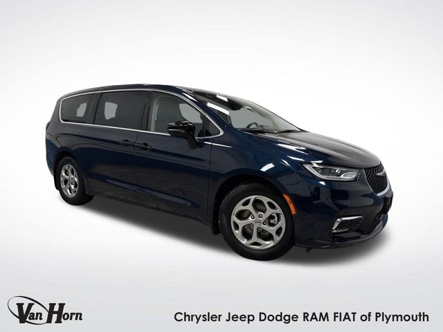 2024 Chrysler Pacifica Limited's photo