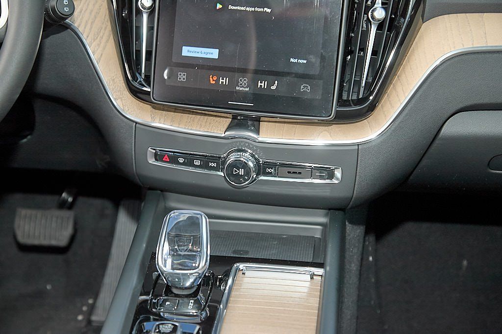 2026 VOLVO XC60 - Image 26