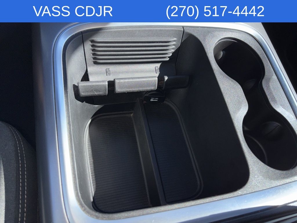 2023 Ram 1500 SLT photo 14